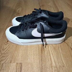 Nike Women Legacy Court Shoes